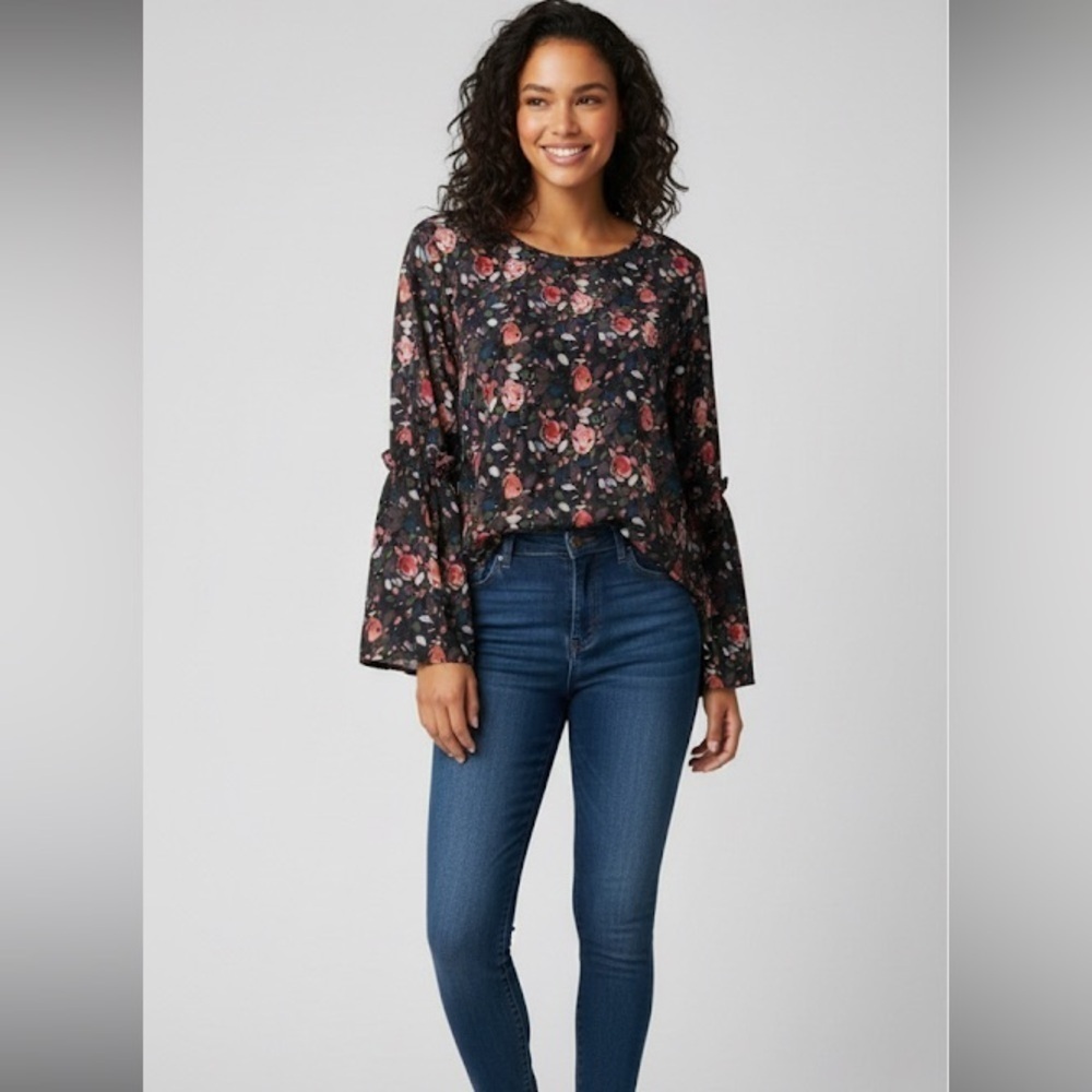 Saks Fifth Ave Women’s floral bell sleeve blouse size medium